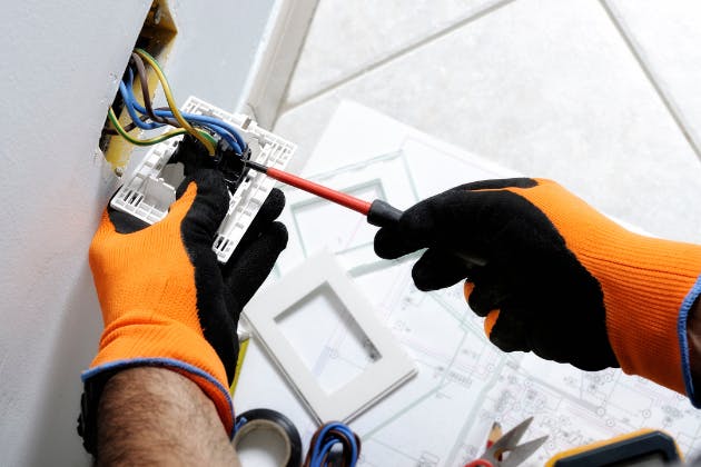 difference between domestic and commercial electrician